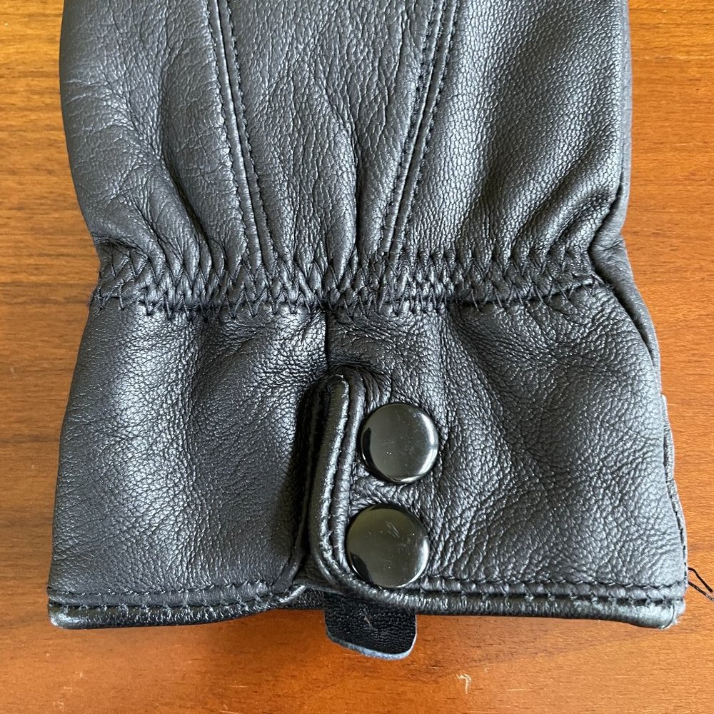 Black 100% Genuine Leather Women's Gloves - Picture 5 of 8